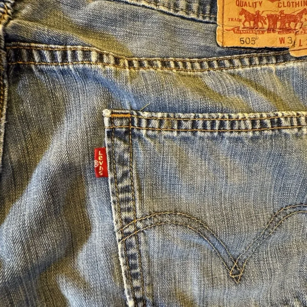 Levis 505 Jeans Mens 34X32 Blue distressed Straight Red Tag‎ 34 X 31